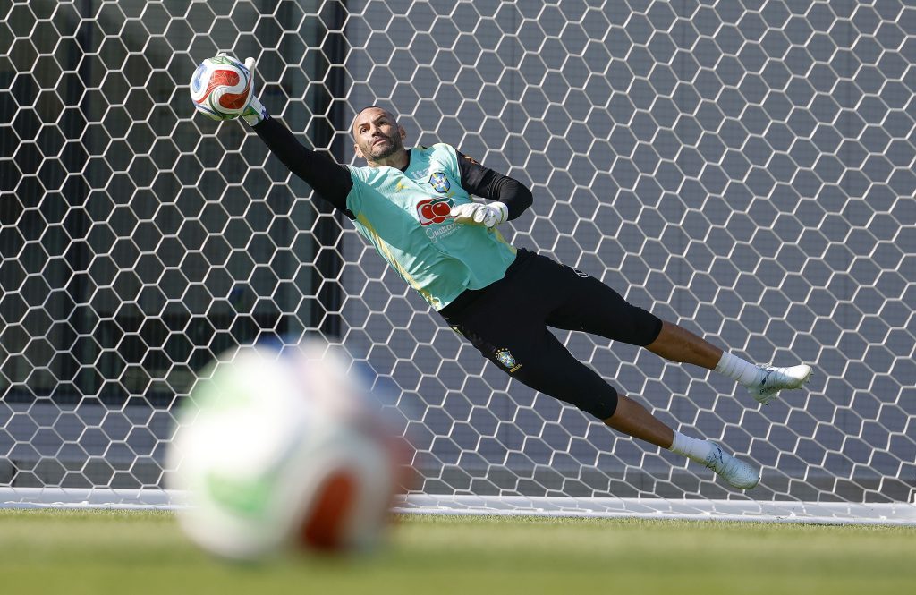Ancelotti confirma Weverton no 2º tempo e Douglas Santos titular para amistoso do Brasil contra o Egito; veja escalação