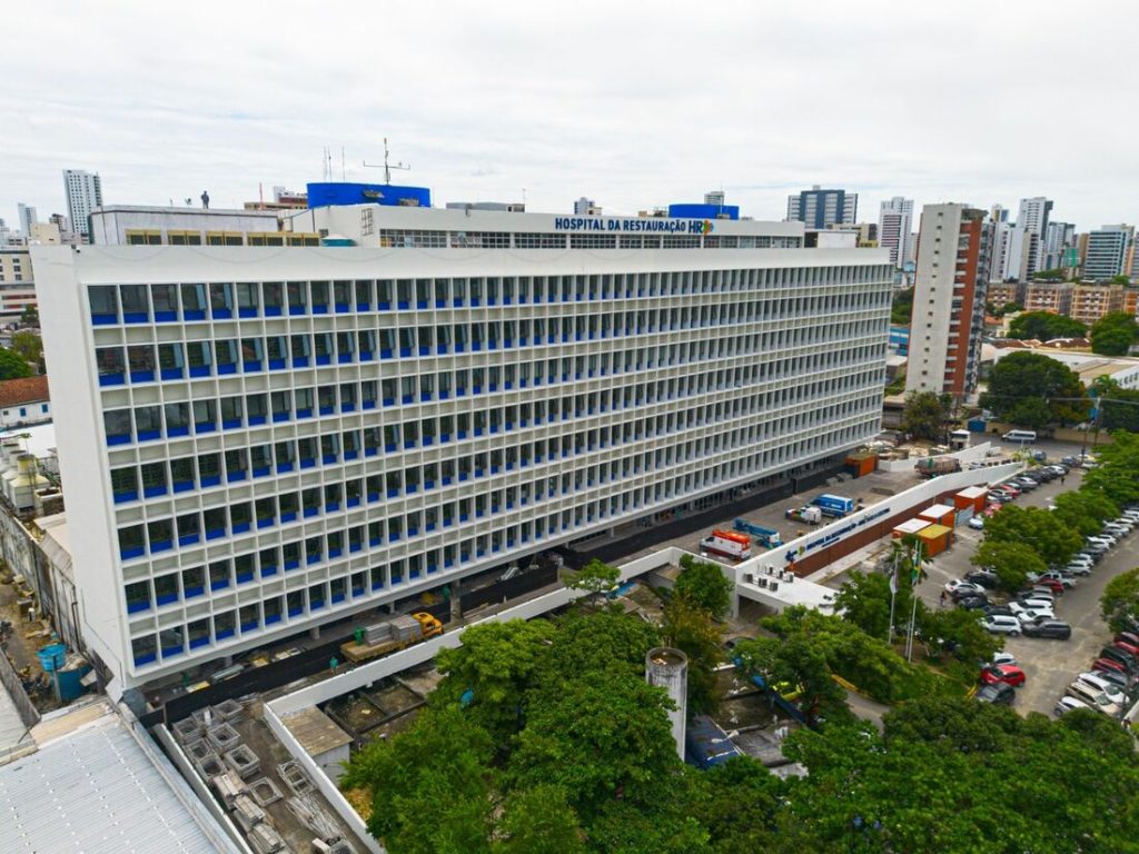 Vítimas de incidentes com tubarões seguem internadas em UTIs e estáveis, diz Hospital da Restauração