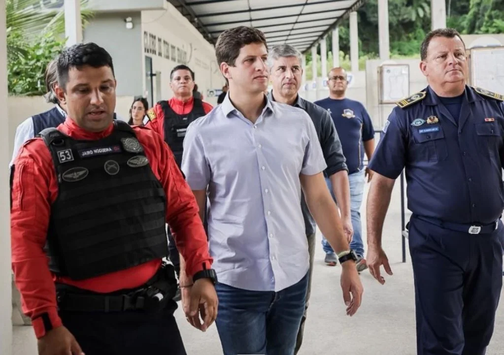 Sucateamento da guarda municipal na gestão João Campos leva o Recife a ter apenas 12 agentes na Brigada Maria da Penha; população é de 850 mil mulheres