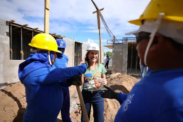 No Sertão de Itaparica, governadora Raquel Lyra vistoria obras