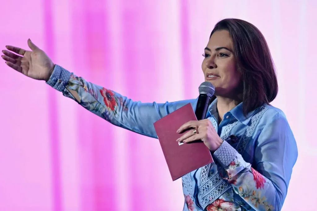Michelle Bolsonaro sinaliza a aliados que vai ser candidata ao Senado