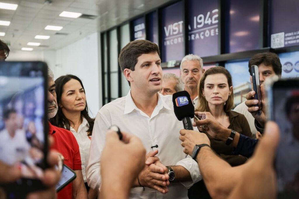 João Campos promete construir hospital em Petrolina 