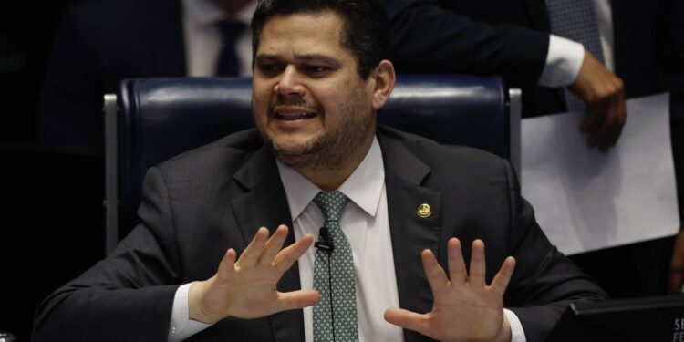 SONHO ADIADO: Alcolumbre segura fim da 6×1 e diz a aliados que PEC deve ser votada após eleição