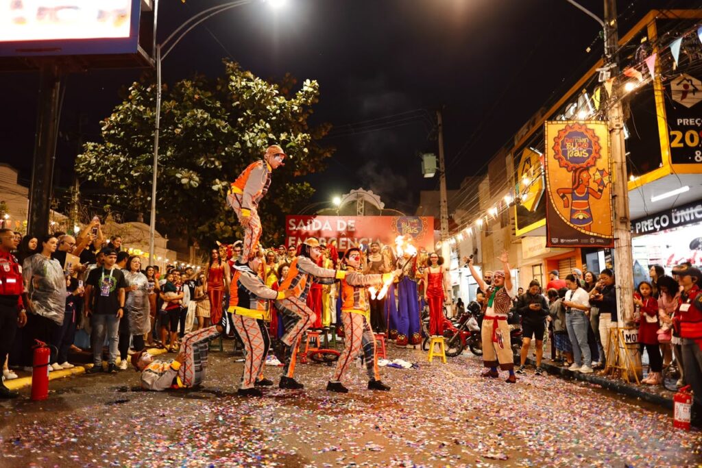 Desfile da Trupe Pernambuco Meu País anuncia chegada do festival em Salgueiro nesta quinta-feira (23)