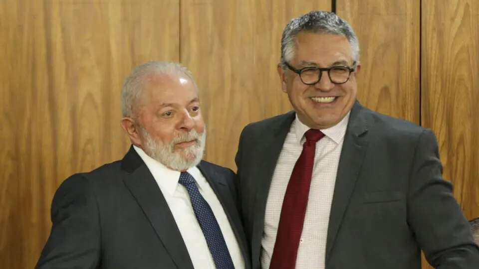 Definido. O Presidente Lula não estará presente à inauguração do Hospital de Amor de Garanhuns e será representado pelo ministro da Saúde, Alexandre Padilha.