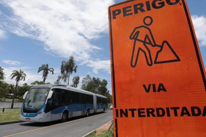 O Motor da Infraestrutura: Os Impactos Econômicos do Programa PE na Estrada