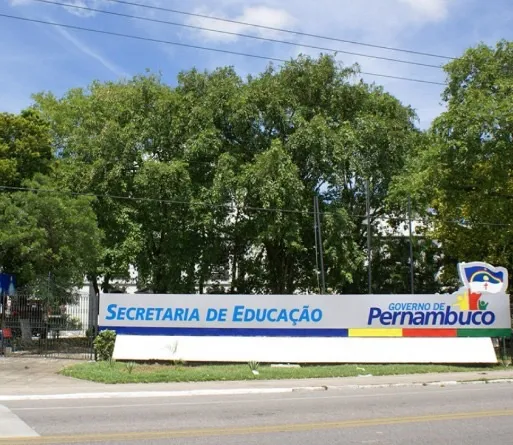 Governo de Pernambuco abre seleção para professores temporários com salários de até R$ 5,1 mil; confira como se inscrever