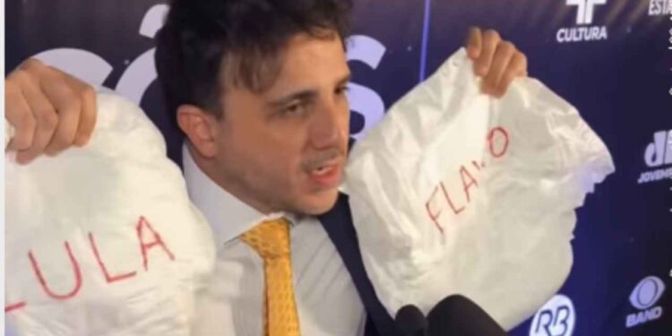 “Devia ter vindo de fralda”: Renan Santos (Missão) provoca adversários por ausência em debate