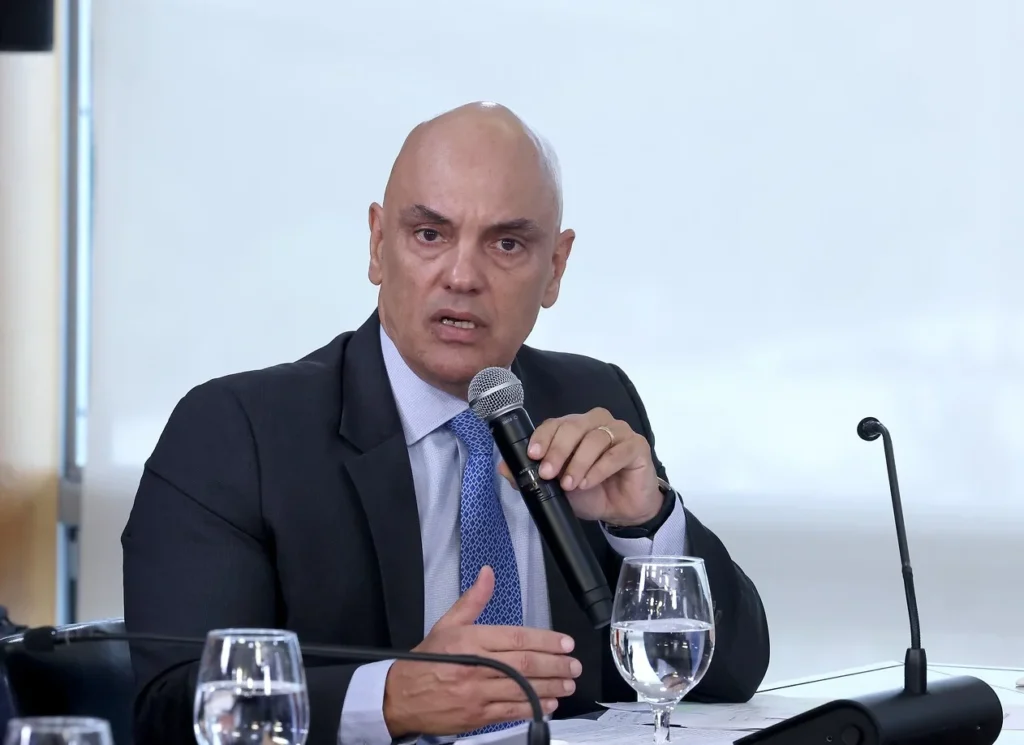 Comando do TCE apela ao STF e Moraes trava licitação da manutenção das escolas do governo Raquel Lyra; presidente do Tribunal foi advogado do PSB