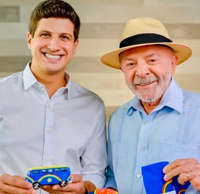 IMAGEM DE LULA É EXPLORADA PRA VÊ SE JOÃO DECOLA: João Campos publica primeiro vídeo com Lula pedindo votos pra ele, Marília e Humberto