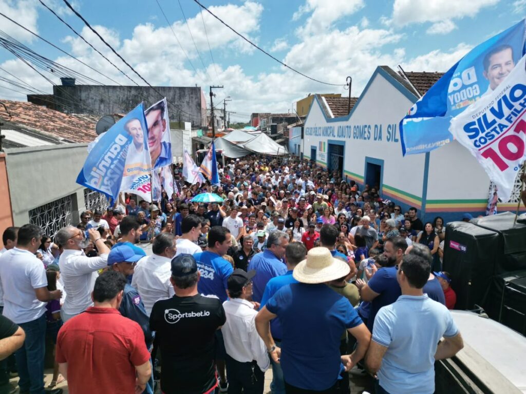 Mesmo sem a presença da Governadora Raquel Lyra, Terezinha faz grande caminhada com o Prefeito Arnóbio Gomes