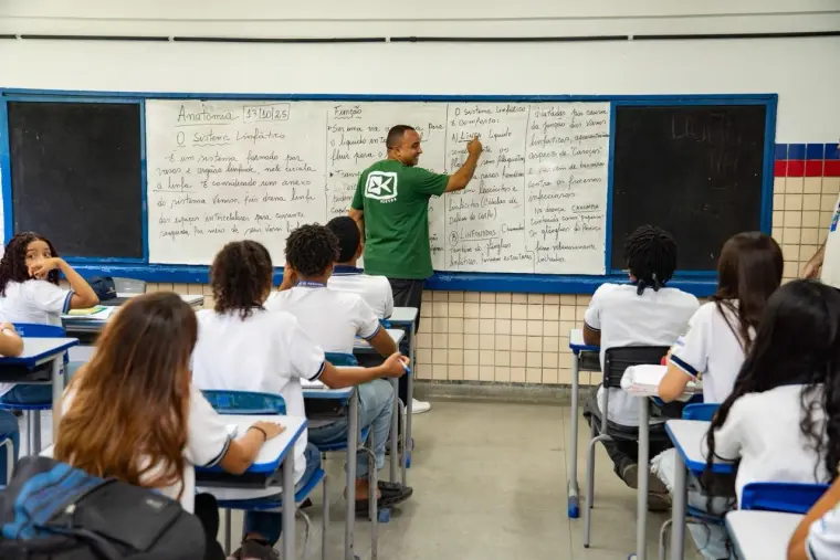 Pernambuco está entre as três melhores notas do Brasil no Ideb do ensino médio e avança no ensino fundamental