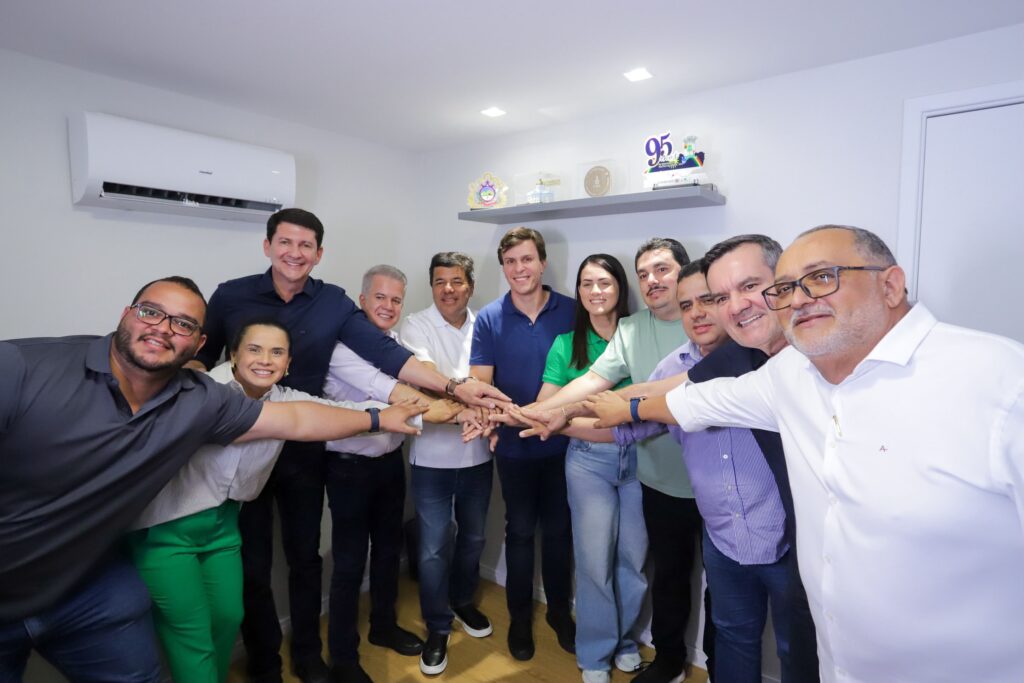 Miguel Coelho anuncia apoio à candidatura de Mendonça Filho ao Senado