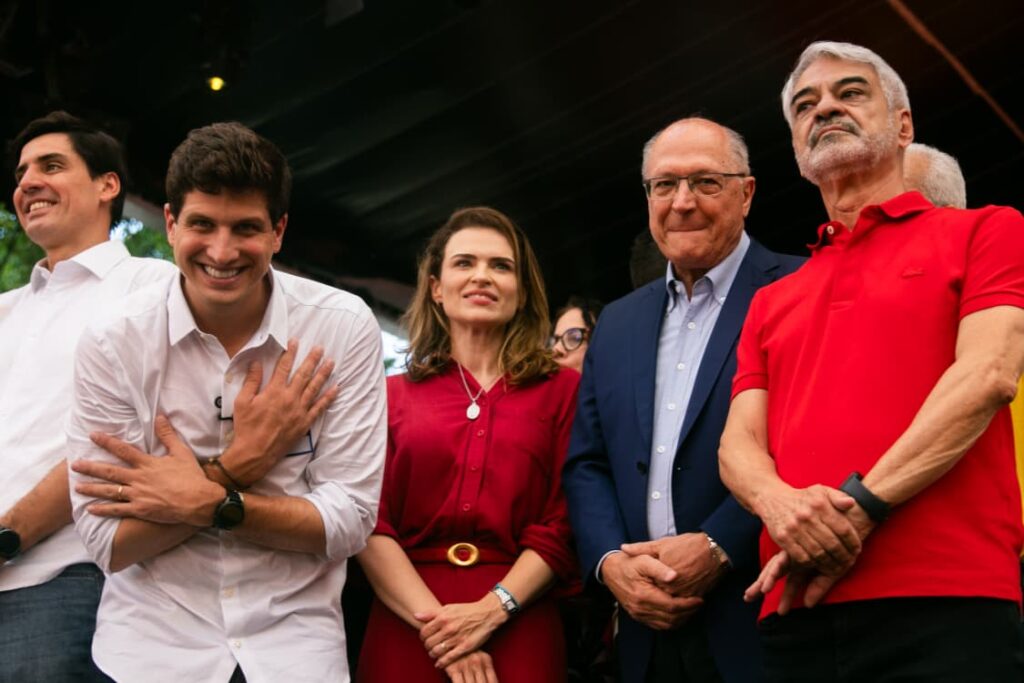 SEM LULA: Alckmin participa de convenção que oficializa João Campos e reforça aliança do governo federal