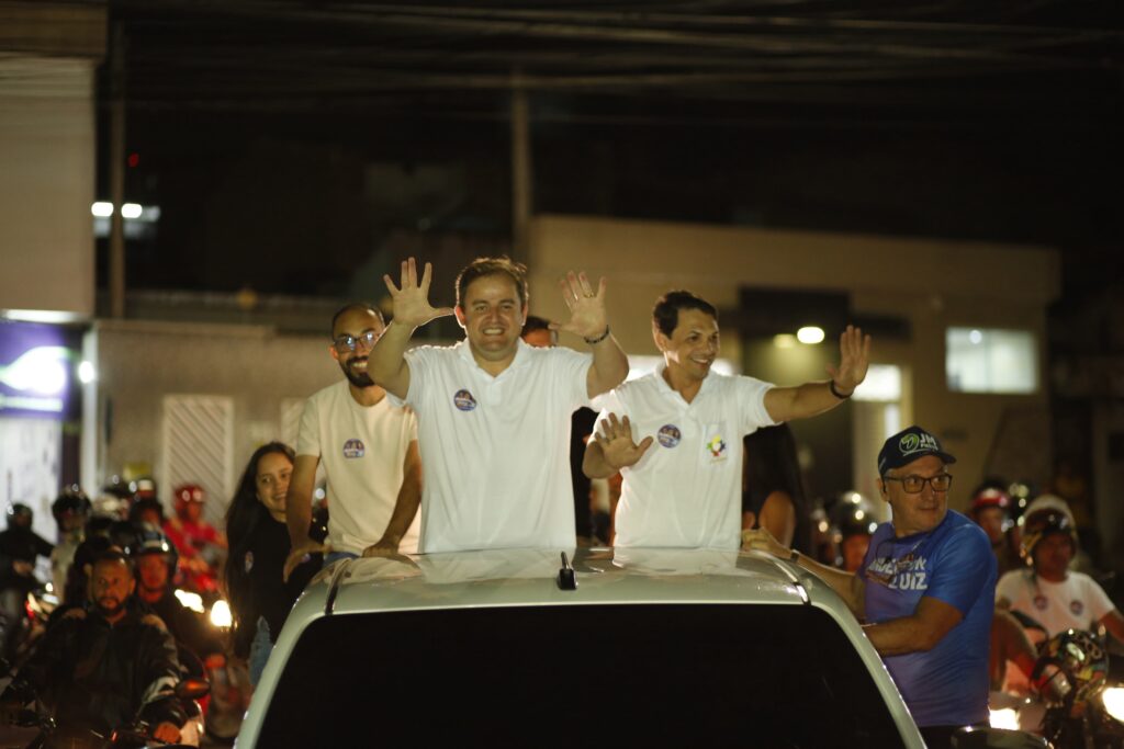 Anderson Luiz mobiliza centenas de apoiadores em buzinaço em Caruaru