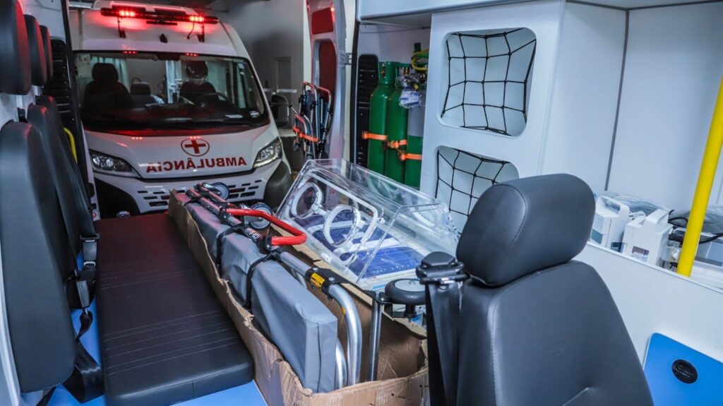 MAIS ENTREGAS: Governo de Pernambuco entrega ambulâncias do Tipo A e D para municípios de diferentes regiões do estado