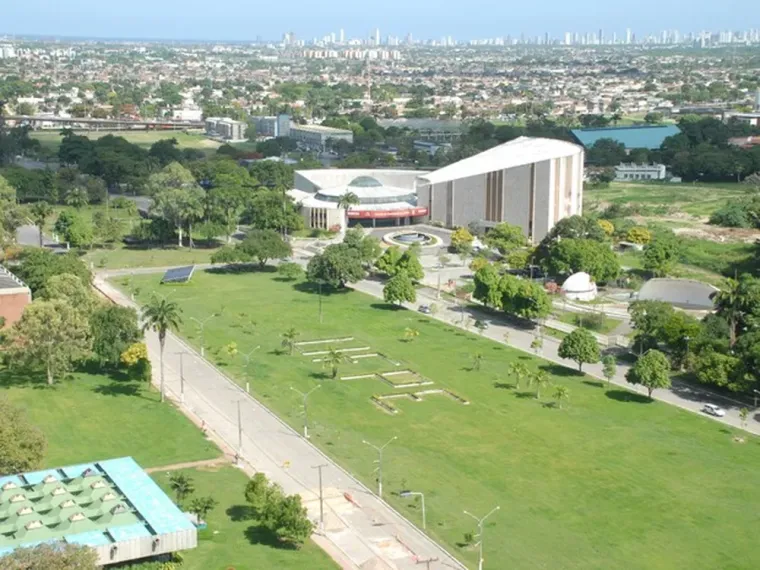 UFPE faz concurso com 114 vagas e salários de até R$ 5,2 mil