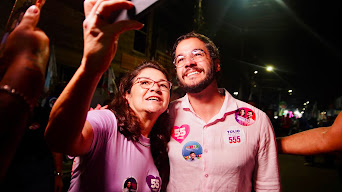 Túlio Gadêlha é recebido com carinho pela população durante caminhada em Paulista ao lado de Raquel Lyra