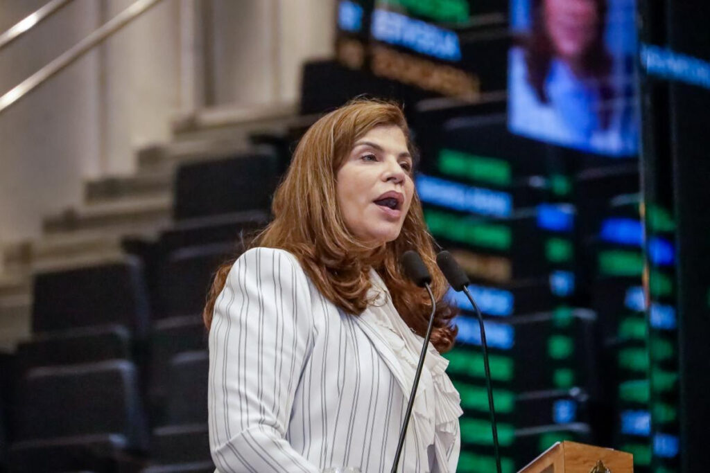 “É mentira”: Socorro Pimentel grava vídeo e nega que marido tenha agredido ex-deputada Roberta Arraes