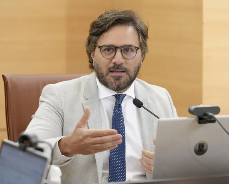 TCE libera mais 220 novos terceirizados na Secretaria de Articulação Política do Recife; Pasta tem 940 cargos de livre nomeação em salas onde cabem 70
