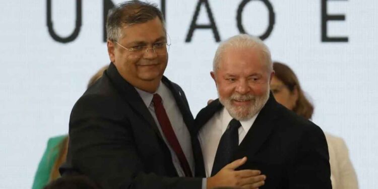 Dino atua para reeleger Lula