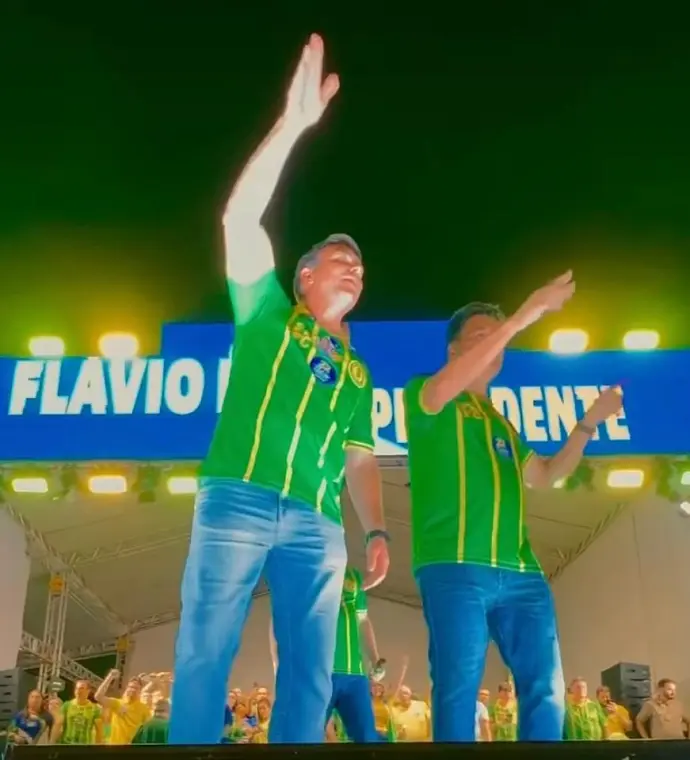 Na esteira da crise do STF, Flávio Bolsonaro liga Lula a Alexandre de Moraes e Dino