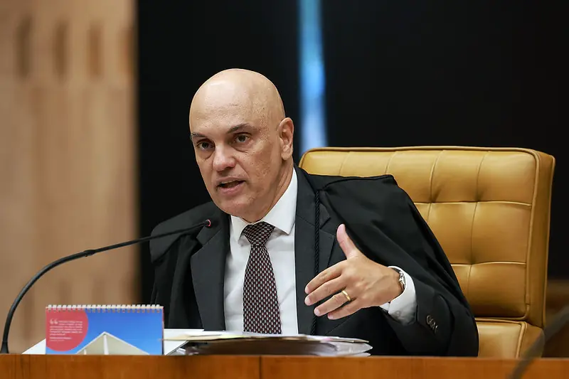 Moraes editou contrato de R$ 131 milhões de Viviane com Vorcaro, indicam registros