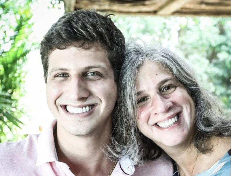 Sem enfrentar críticas sobre episódio de nomeação de candidato filho de juiz que havia anulado investigação contra sua gestão, João Campos cria narrativa que termina expondo remuneração acima do teto do STF de sua guru política