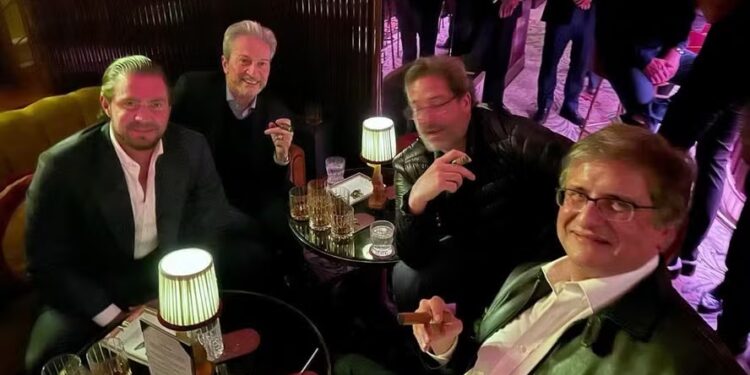 Advogado do Master encaminhou foto de Gonet com Vorcaro fumando charuto em Londres