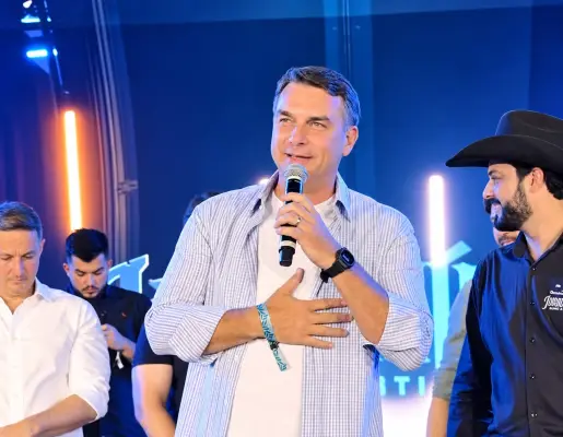 Flávio critica proibição das bets e atribui a Lula expansão do setor