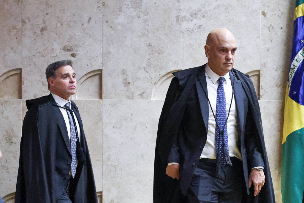 Alexandre de Moraes chega à hora de prestar esclarecimentos