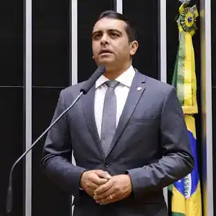 Justiça Eleitoral manda Fernando Rodolfo retirar propaganda com efeito de outdoor em Caruaru