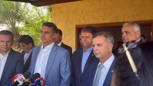 NÃO CORRA NÃO DESTA VEZ: Flávio afirma que vai a debates com Lula no 2º turno e diz que pediu apoio de Republicanos e Podemos